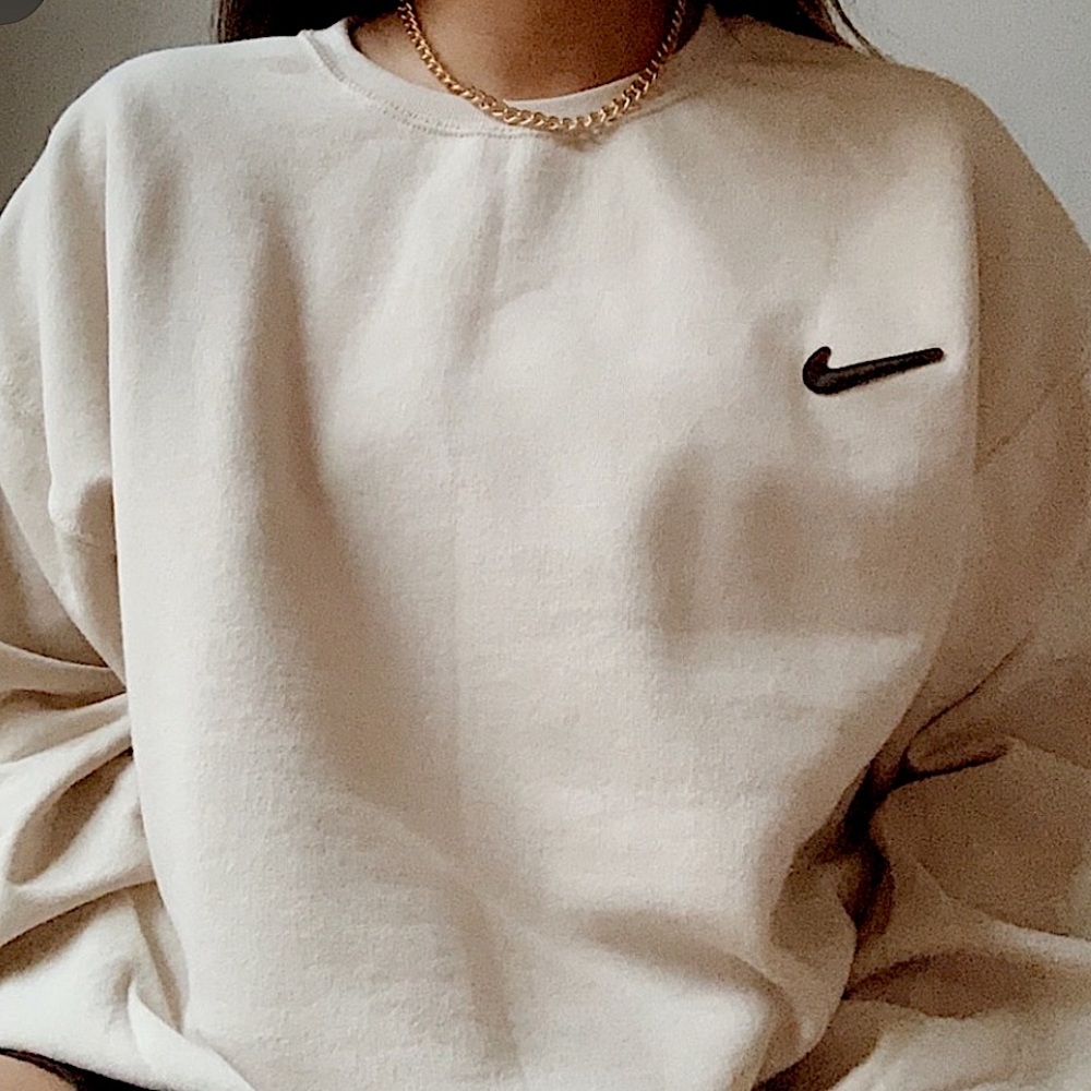 n e w | super soft reworked beige crewneck | minimalist | “IT GIRL” aesthetic